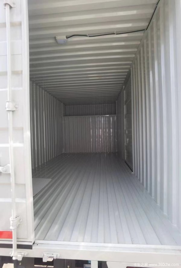 跨越者D5载货车,买栏板送厢体,年度最大优惠促销火热进行中