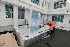 烈日凌空，解放人努力敢当先；工作不停，仍有人冲在第一线。就是这样