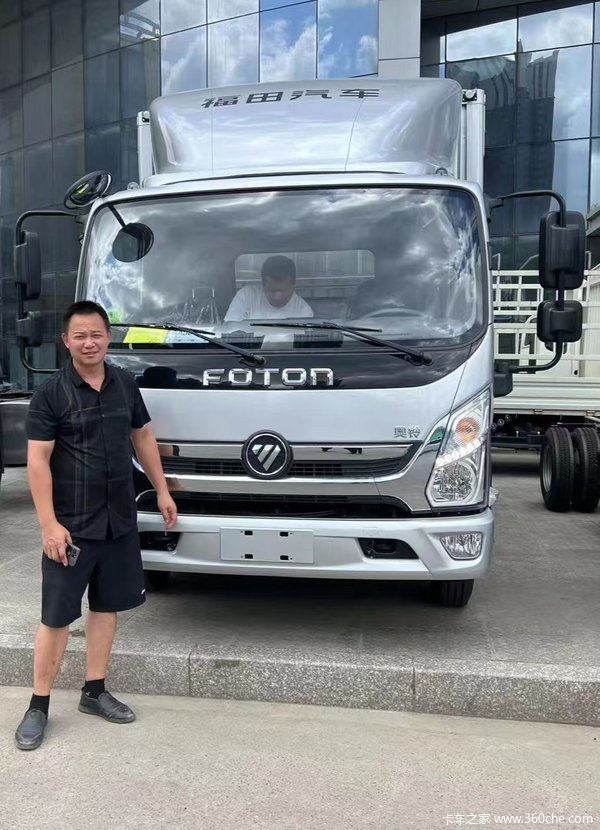 1台奥铃速运载货车成功交付客户,车门一关,一路平安