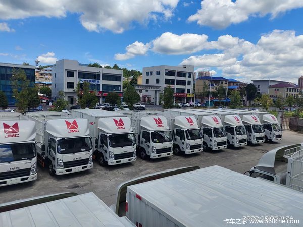江铃 顺威宽体 127马力 4.2米单排仓栅式轻卡