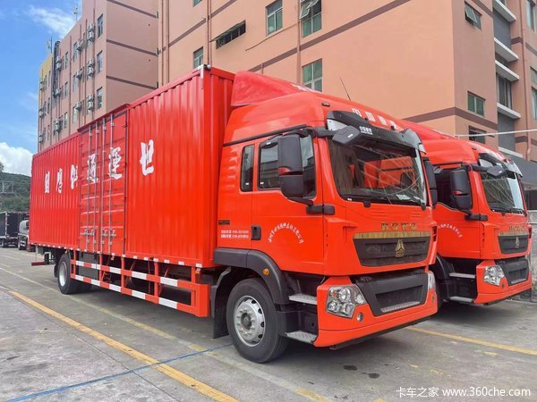 2台HOWO TX载货车成功交付客户