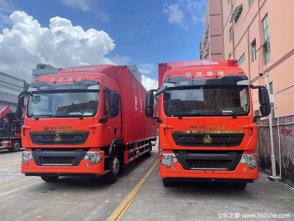 2台HOWO TX载货车成功交付客户
