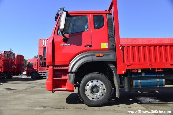 中国重汽 豪沃N5W中卡 220马力 4X2 6.7米栏板载货车(国六)(ZZ1187K511JF1)