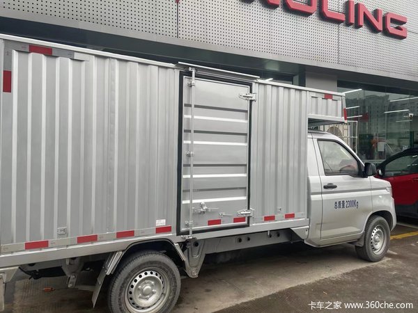 五菱荣光新卡箱式货车9.9下订送倒车大屏及高额现金优惠