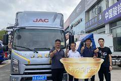 恭喜韦老板 喜提骏铃S6载货车 车门一关 一路平安 