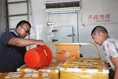 三年跑了四十万公里，他说“数钱的时候是最开心的时候！”