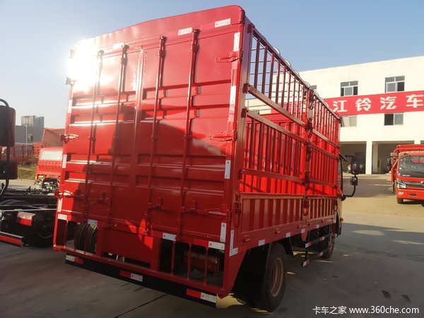 南骏瑞捷仓栅载货车，云内德威发动机130马力，万里扬6挡变速箱。