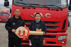 新年提新车，恭喜郭老板喜提德沃斯6.8仓栏车一台