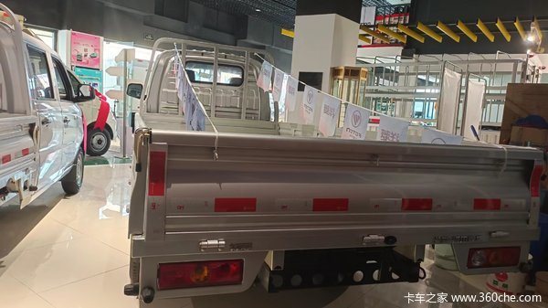 3.7米的防滑地板货箱，让你的货物在行车途中稳稳当当#福田祥菱