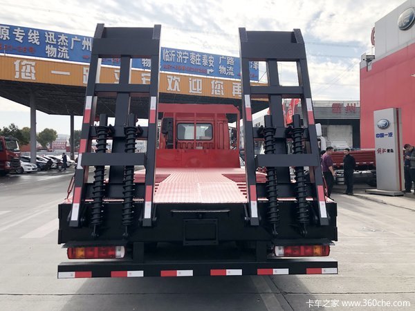 拉挖机首选解放新款龙V2.0平板运输车到店