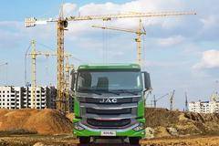 看产品丨耐用抗造，畅行无阻！砂石料运输就选格尔发8×4自卸车