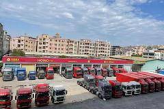 5台HOWO TH7牵引车成功交付客户