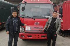 恭喜佘总，小华一老板吉日提车，车轮一转年赚百万，马达一响 黄金万