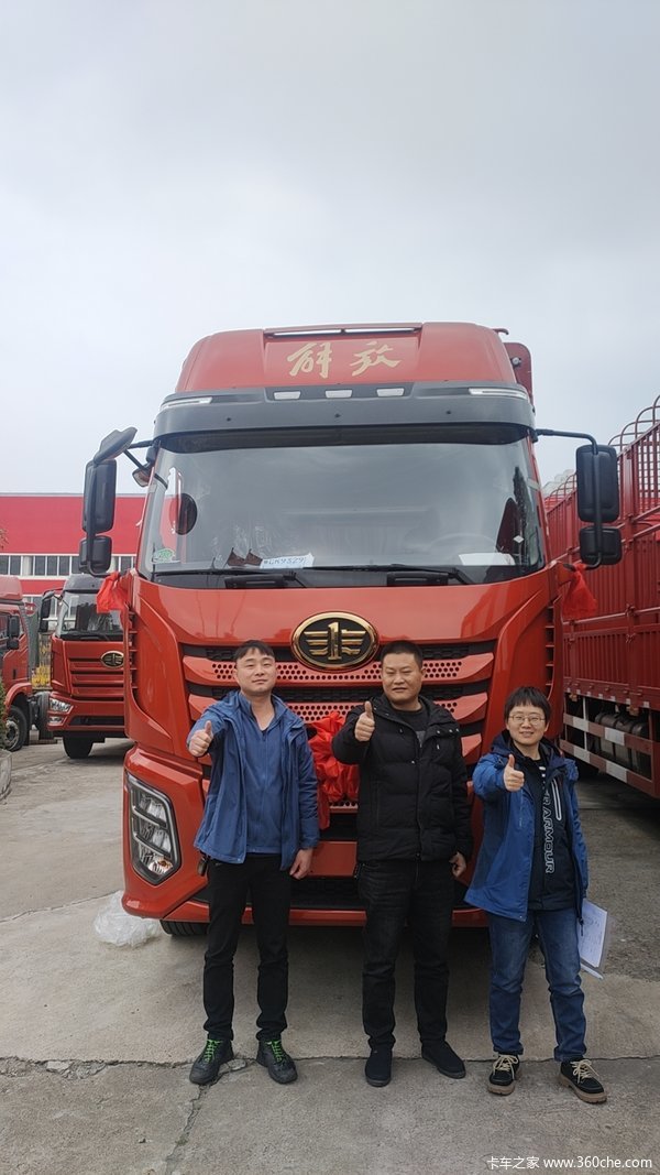 恭喜杨老板 喜提解放J6P牵引车 祝老板生意兴隆!