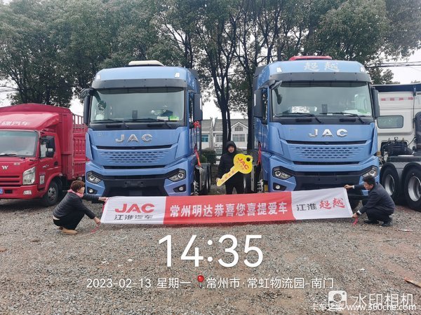 2台江淮超越Q7牵引车成功交付南京佳平刘总