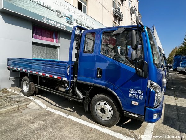 购上汽超越C300 3.82米排半栏板轻卡享高达0.3万优惠