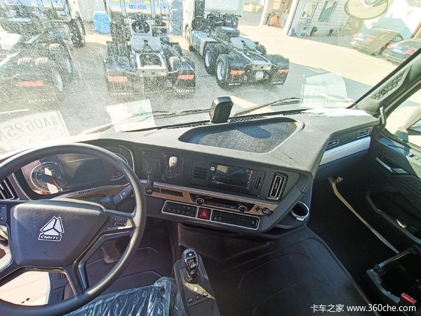 豪沃610马力自动挡带液缓牵引车,优惠等你来