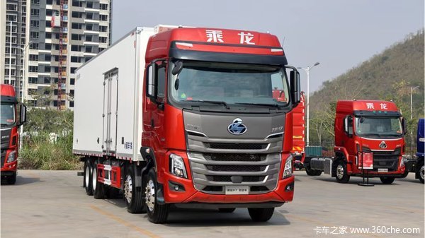 东风柳汽 乘龙H7 8X4 9.5米冷藏车