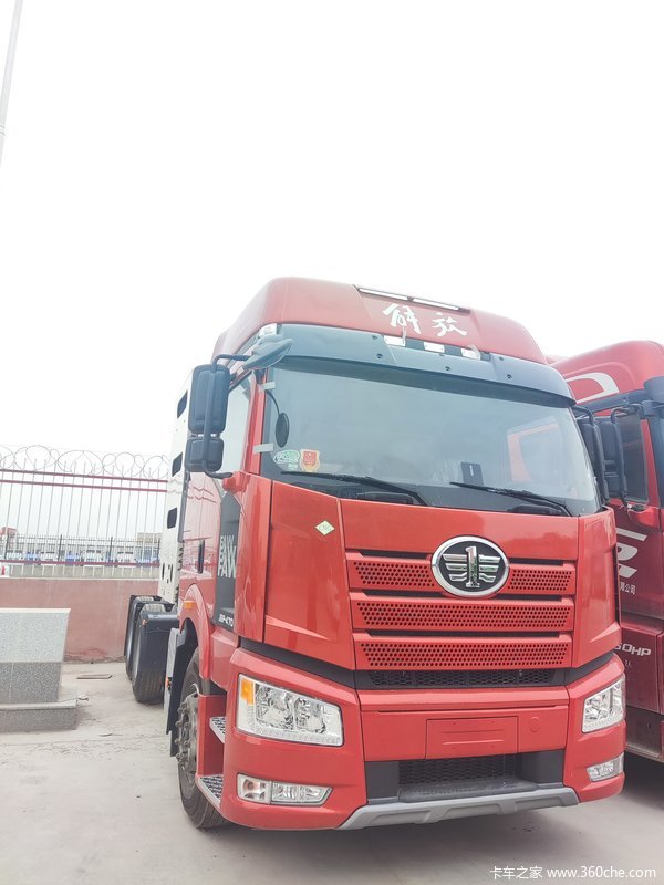 一汽解放 新J6P重卡 经典版 470马力 6X4 CNG牵引车