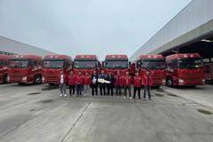 8台解放JH6牵引车成功交付客户解放卡车挣钱机器