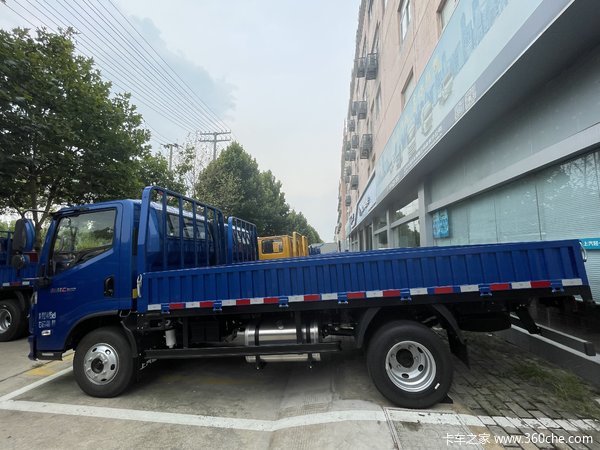 上汽超越C500云内143马力单排栏板轻卡限时促销中
