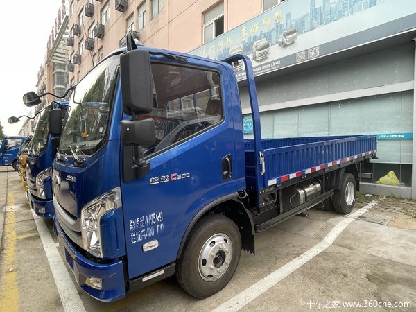 上汽超越C500云内143马力单排栏板轻卡限时促销中