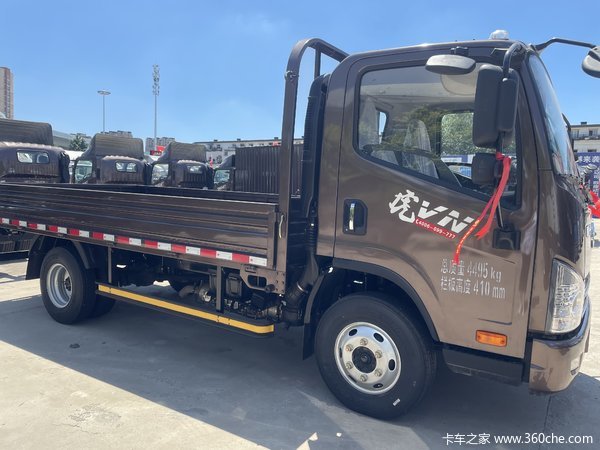 云内D25发动机,150马力,详情到店了解,物流搬家货运首选。