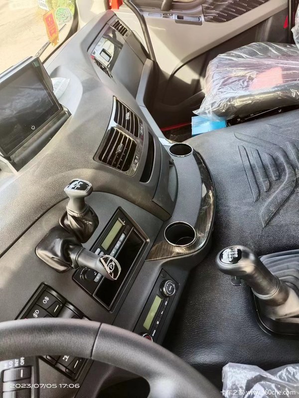 本月火爆车型解放J6P经典版天然气车