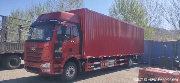 解放J6L 4*2 260马力 快递专用车 带车厢一台库存亏本销