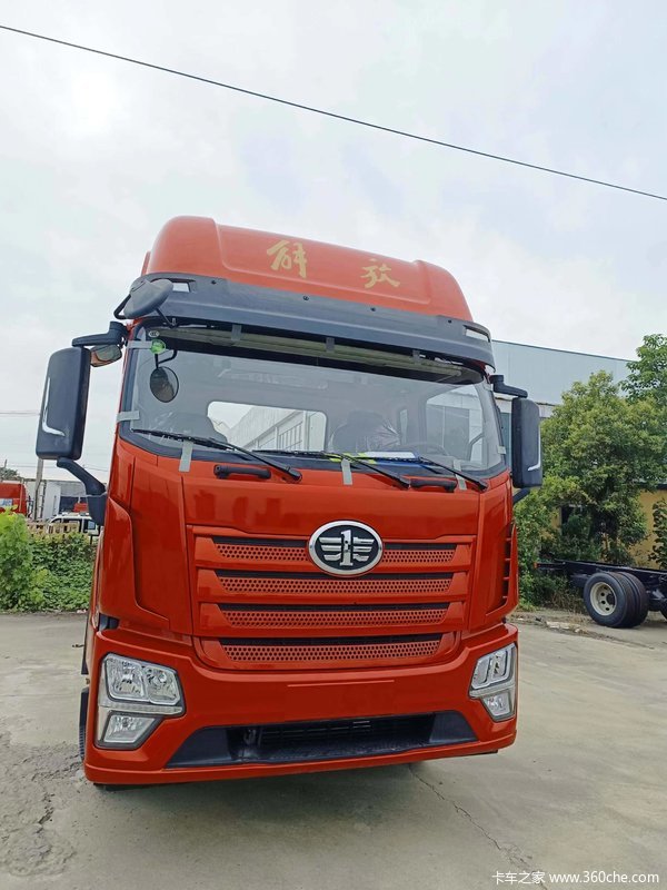 青岛解放 JK6 4*2 260马力 载货车