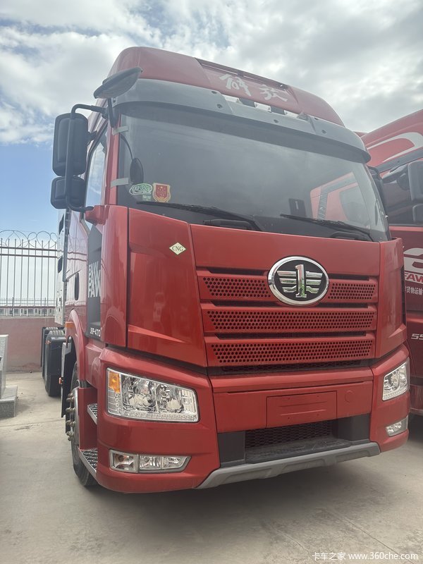 一汽解放 新J6P重卡 经典版 470马力 6X4 CNG牵引车