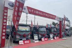 8月购车季 进店均送精美礼品 欢迎到店试车！！