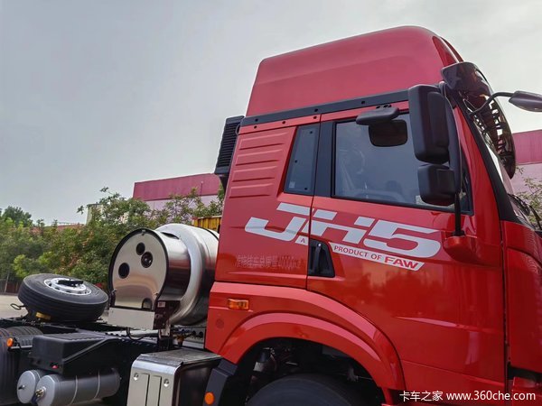 JH5 13L 480马力LNG牵引震撼来袭