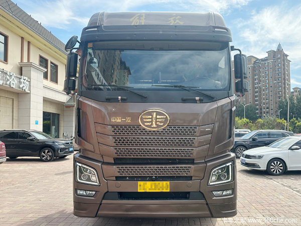 出售二手解放JH6国五排放550马力智尊版牵引车