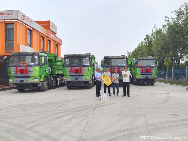 5台德龙X3000天然气渣土车 成功交付客户