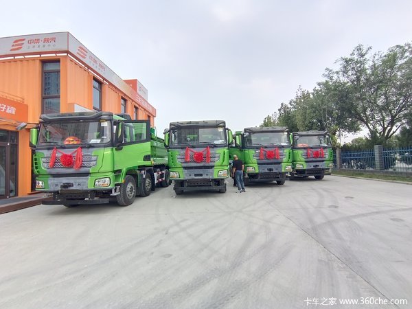 5台德龙X3000天然气渣土车 成功交付客户