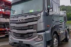 江淮格尔发A5三代驾驶室搭载康机400马力，优惠促销，礼品多多！