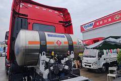 上汽红岩成都川港店，LNG全新牵引车隆重上市