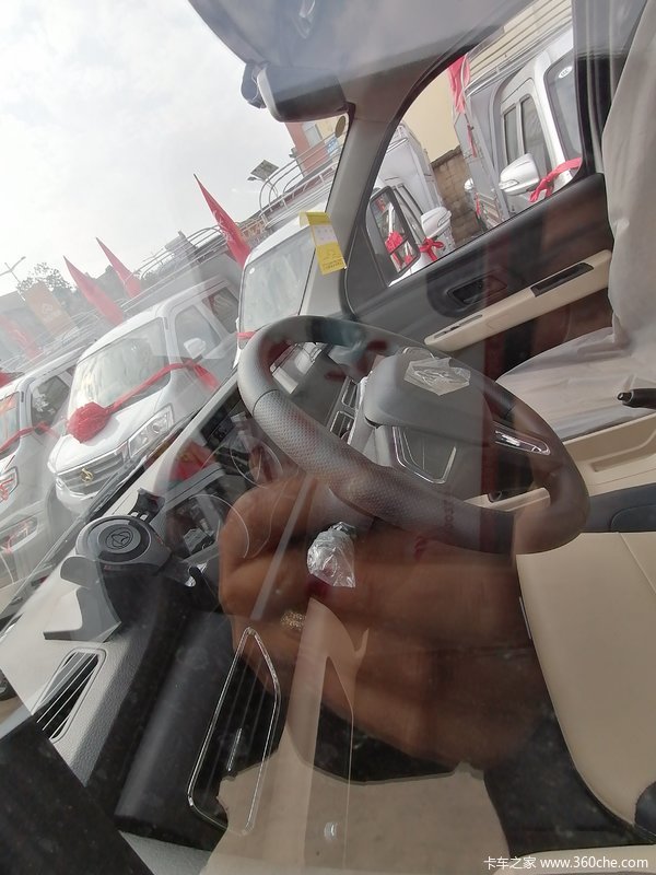 新豹T5双排2.6米花篮车，真皮座椅，手机支架，高配置