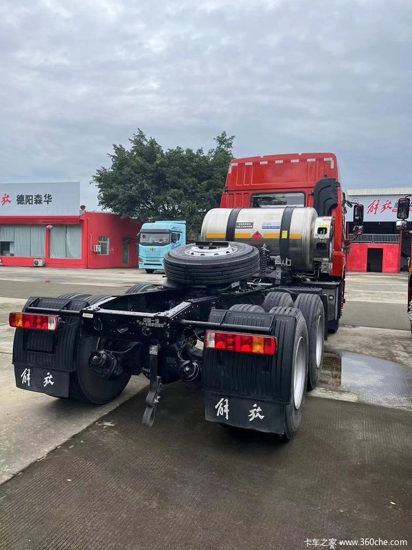 本店为您推荐 青岛解放 JH5重卡 480马力 6X4 LNG牵