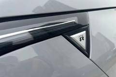 长按猎手打破皮卡格局 全球首款增程式大皮卡 行驶爬山坡路比柴