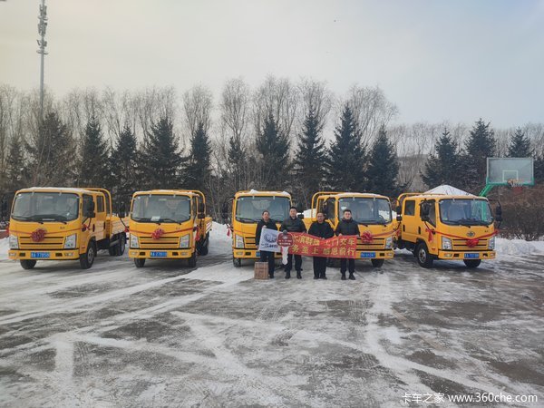 恭喜今日5台解放虎V载货车成功交付客户 喜提虎V载货车