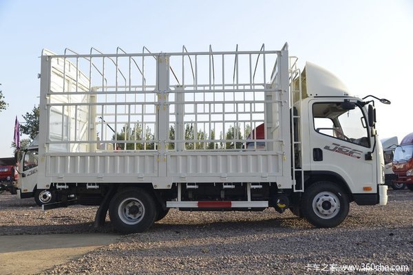 解放J6F130马力 4.2米单排车型轻卡，优惠10000元，火