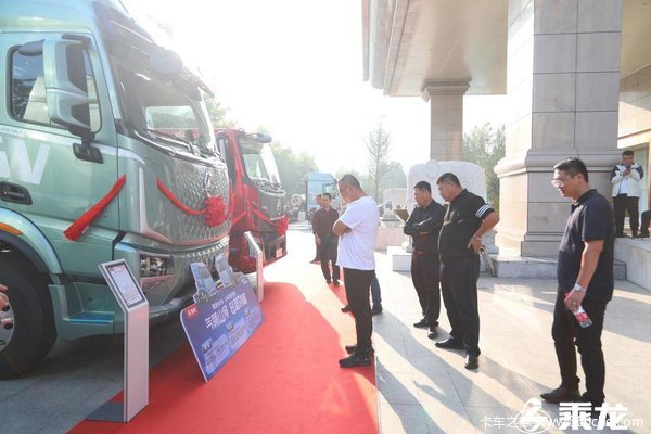 龙年开乘龙 财运一定红色 乘龙配玉柴 财源滚滚来