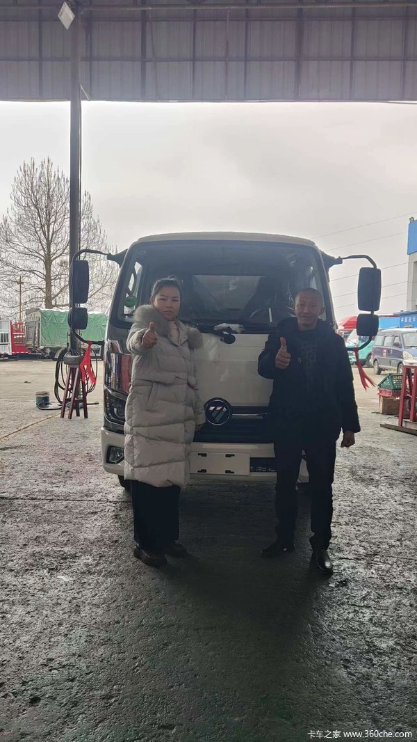 1台奥铃M卡载货车成功交付客户,车门一关,一路平安