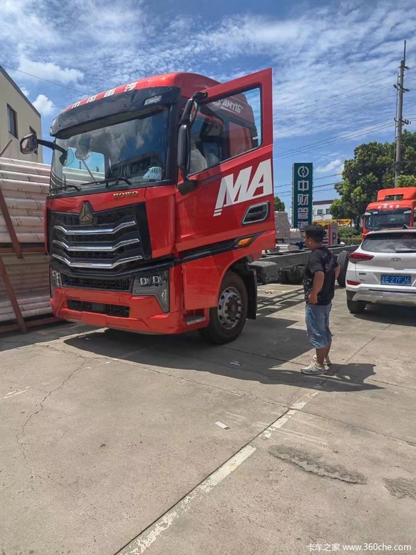 快递物流行业首选 上海HOWO Max载货车直降4.59万