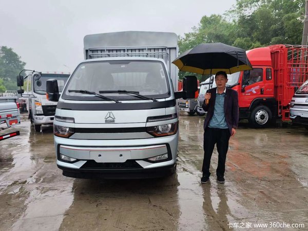 恭喜钟老板喜提新车!豪沃智相潍柴发动机115马力,仓栅运输车一台