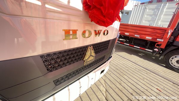 中国重汽HOWO轻卡140马力3米3载货车隆重上市