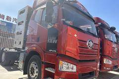 一汽解放 新J6P重卡 经典版 470马力 6X4 CNG牵引车