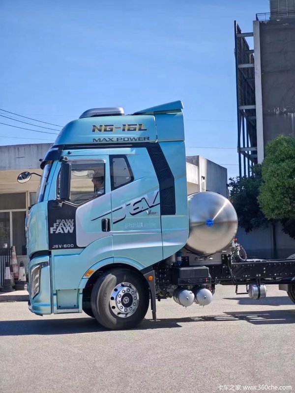 J6V-600马力NG牵引车到店，欢迎各位老板前来免费试用!